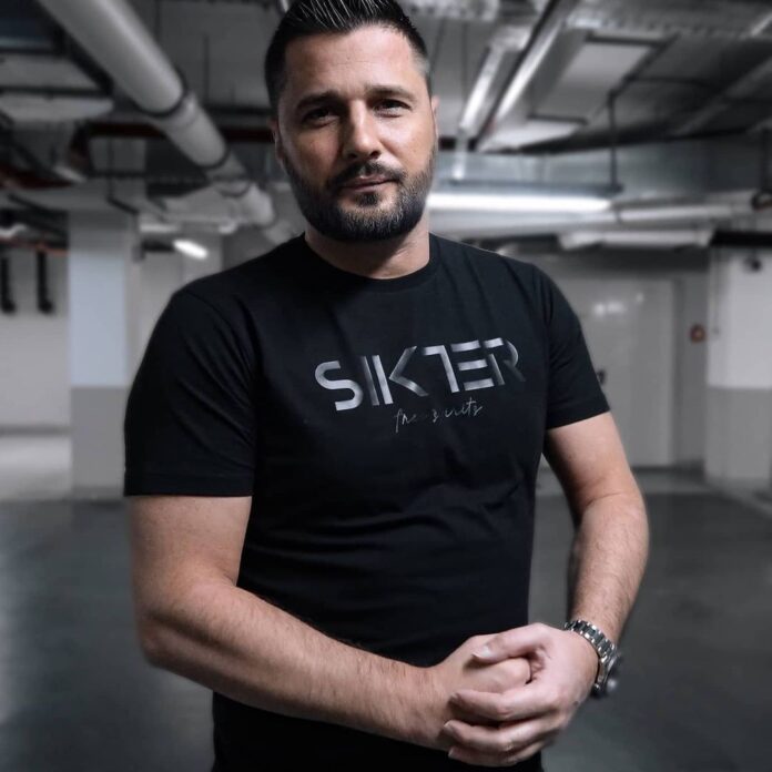 Marko Miljković pokazao kako čuva bebu: Svemogući tata!