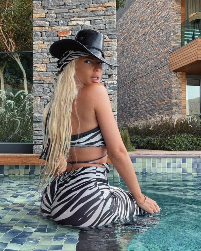 Jelena Karleuša ponovo postavlja modne trendove: Ovakve cipele su novi hit!